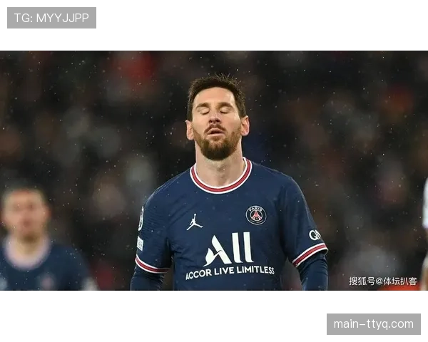 特写：伤愈复出的南特前锋穆斯塔法·穆罕默德打入赛季首球后落泪