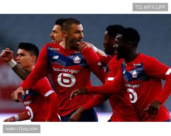 为应对摩纳哥快速边锋，里尔赛前合练重点演练五后卫防线间的协同保护